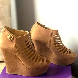 Never Worn Wedges